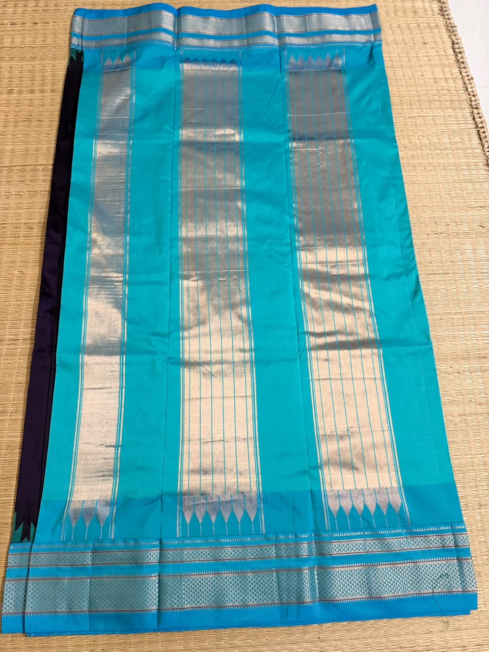 Ilkal Silk saree (Small Butta with temple border) - Black&Blue