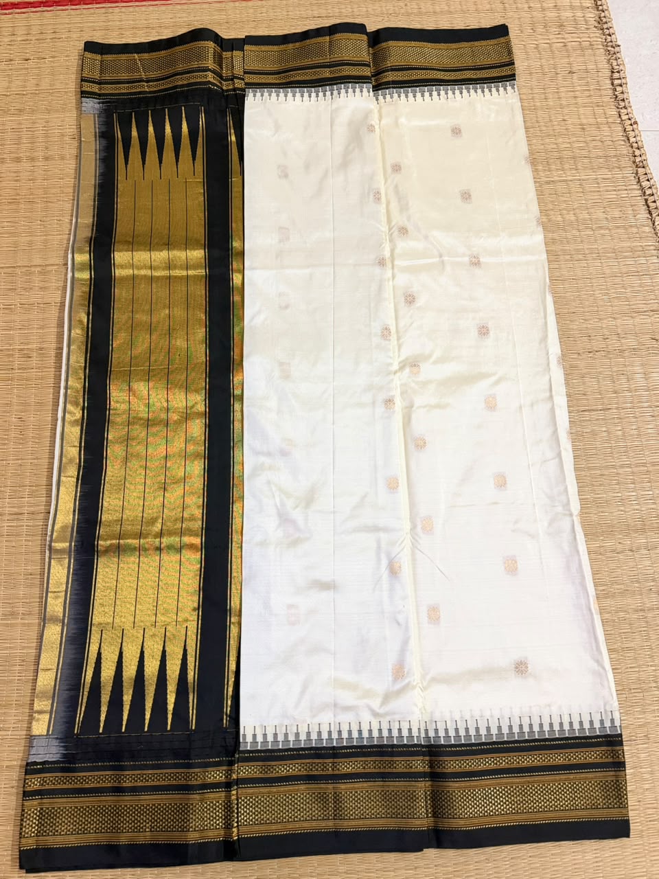Ilkal Silk saree (Butta) - White&Black