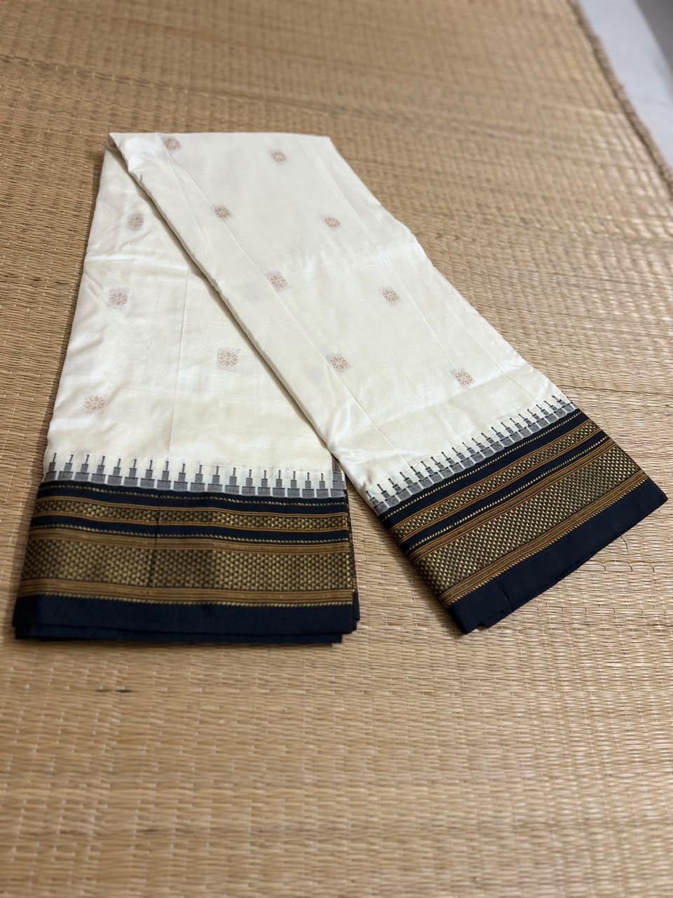 Ilkal Silk saree (Butta) - White&Black